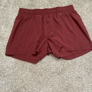 zella athletic shorts - burgundy